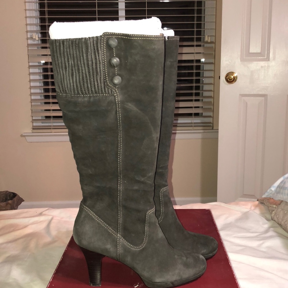 Heeled boots